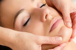 Ansigtszoneterapi og japansk ansigtsløftningsbehandling